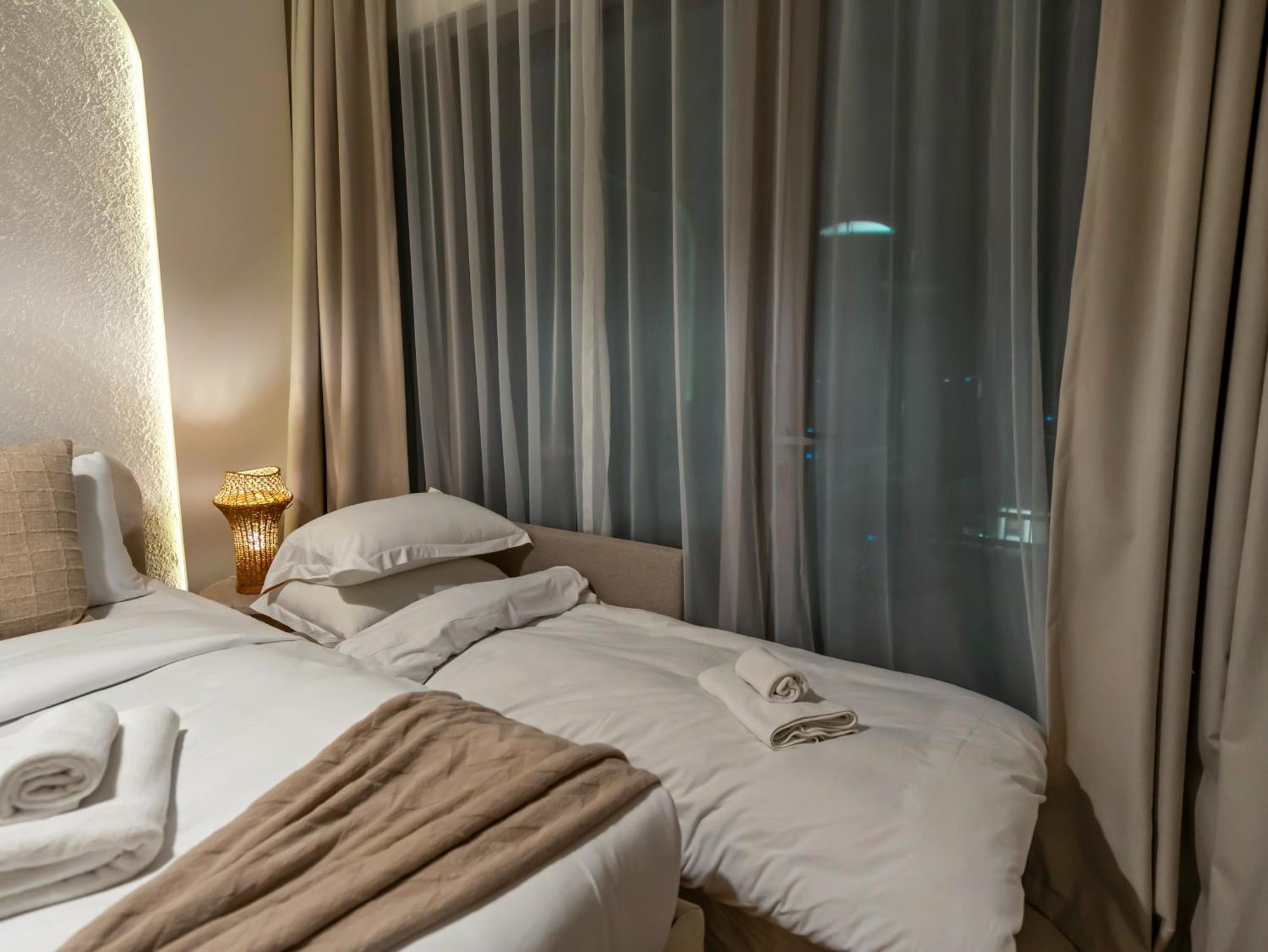Lux 4bhk In Downtown, Burj Khalifa View Near Mall Apartment
