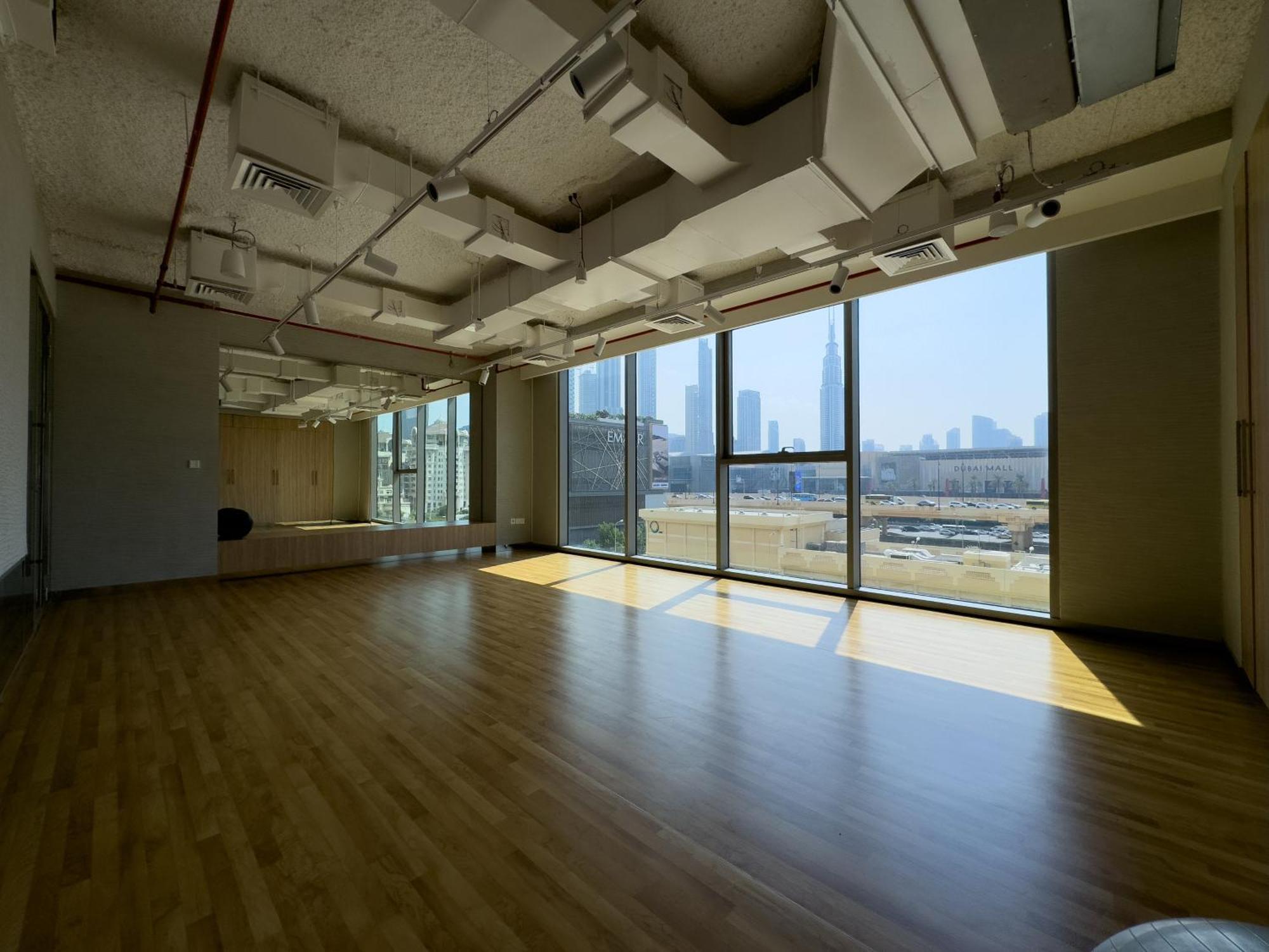 Lux 4bhk In Downtown, Burj Khalifa View Near Mall Dubai