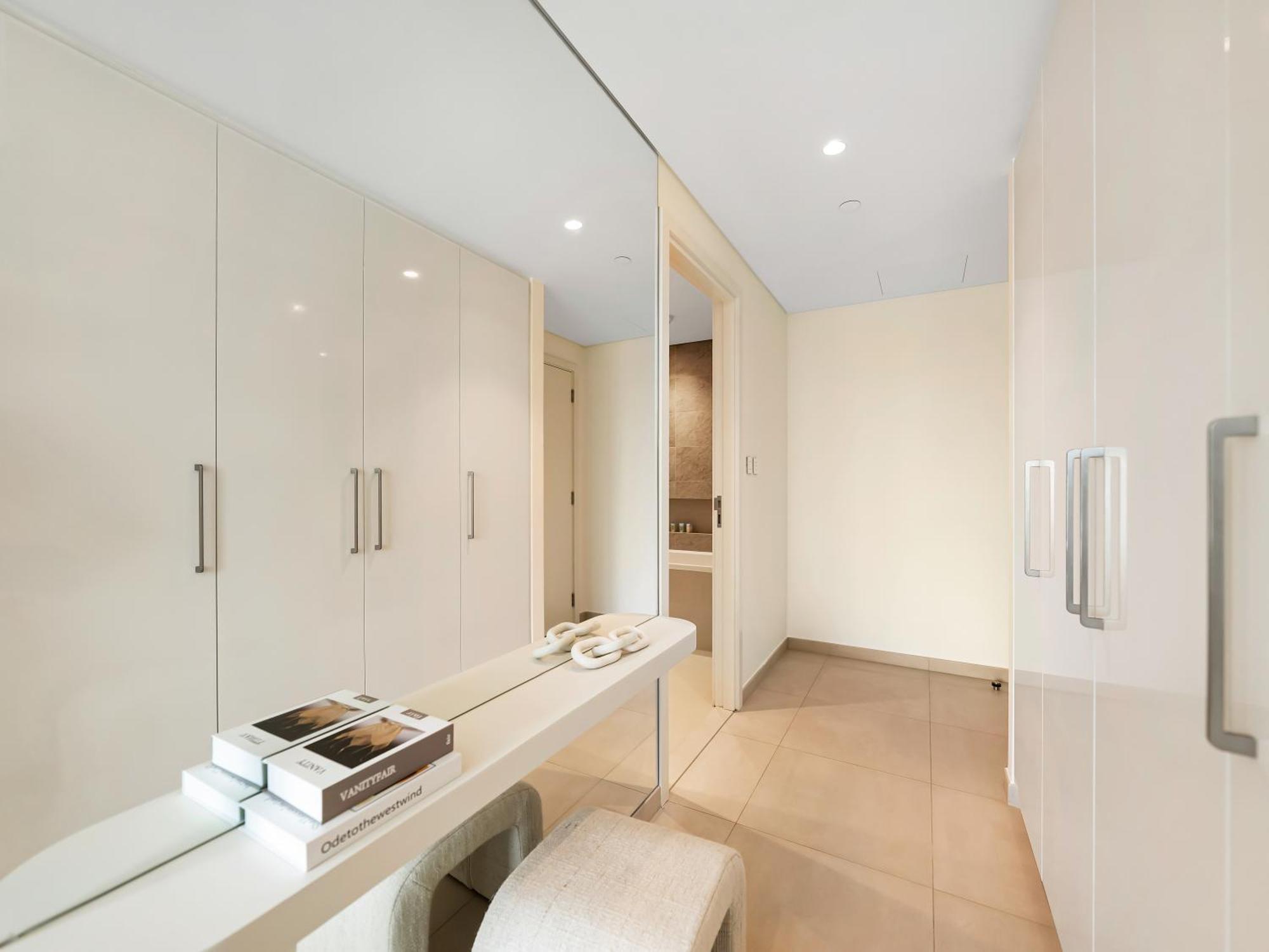 Lux 4bhk In Downtown, Burj Khalifa View Near Mall Apartment Dubai