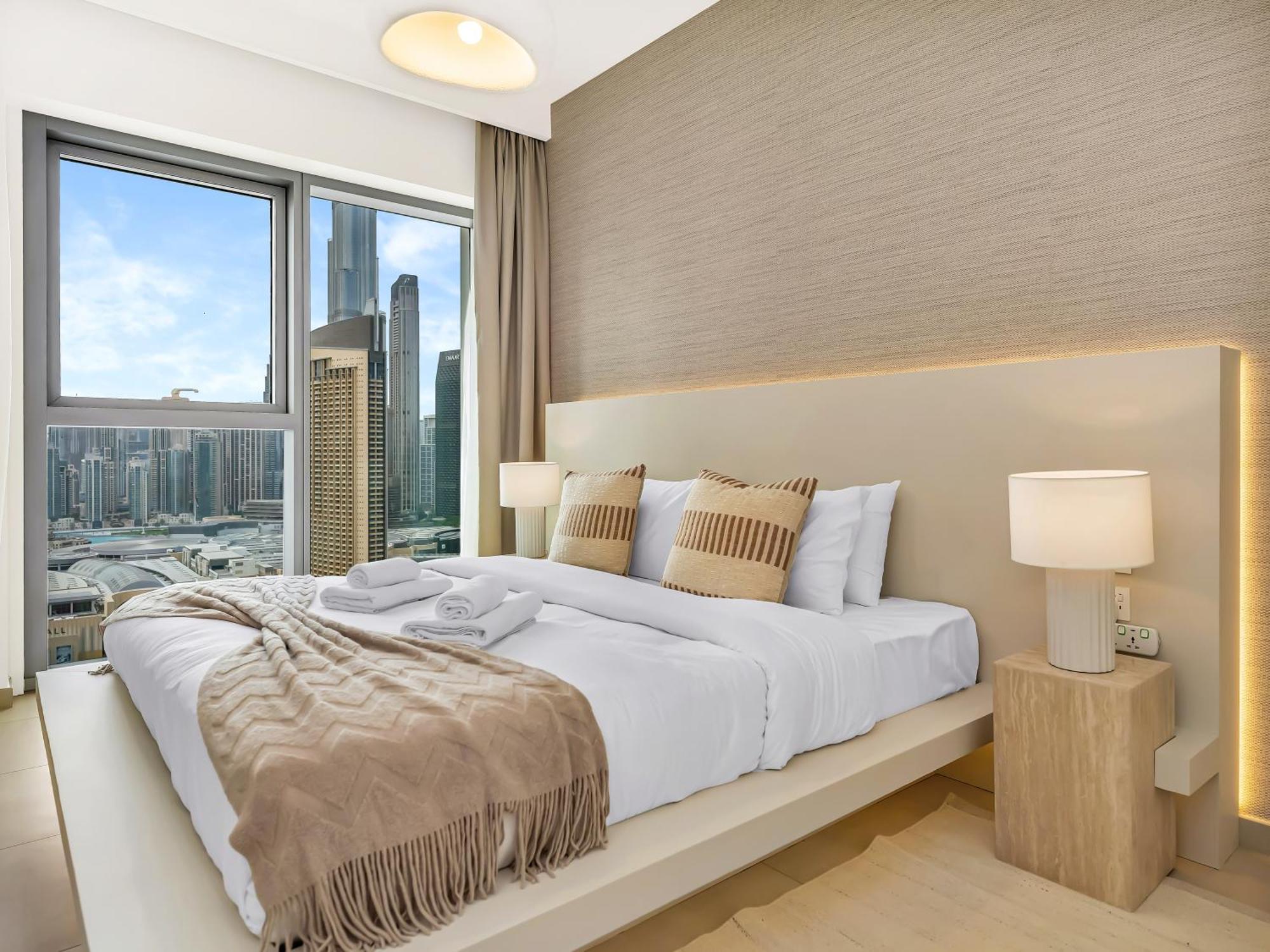 Lux 4bhk In Downtown, Burj Khalifa View Near Mall Dubai