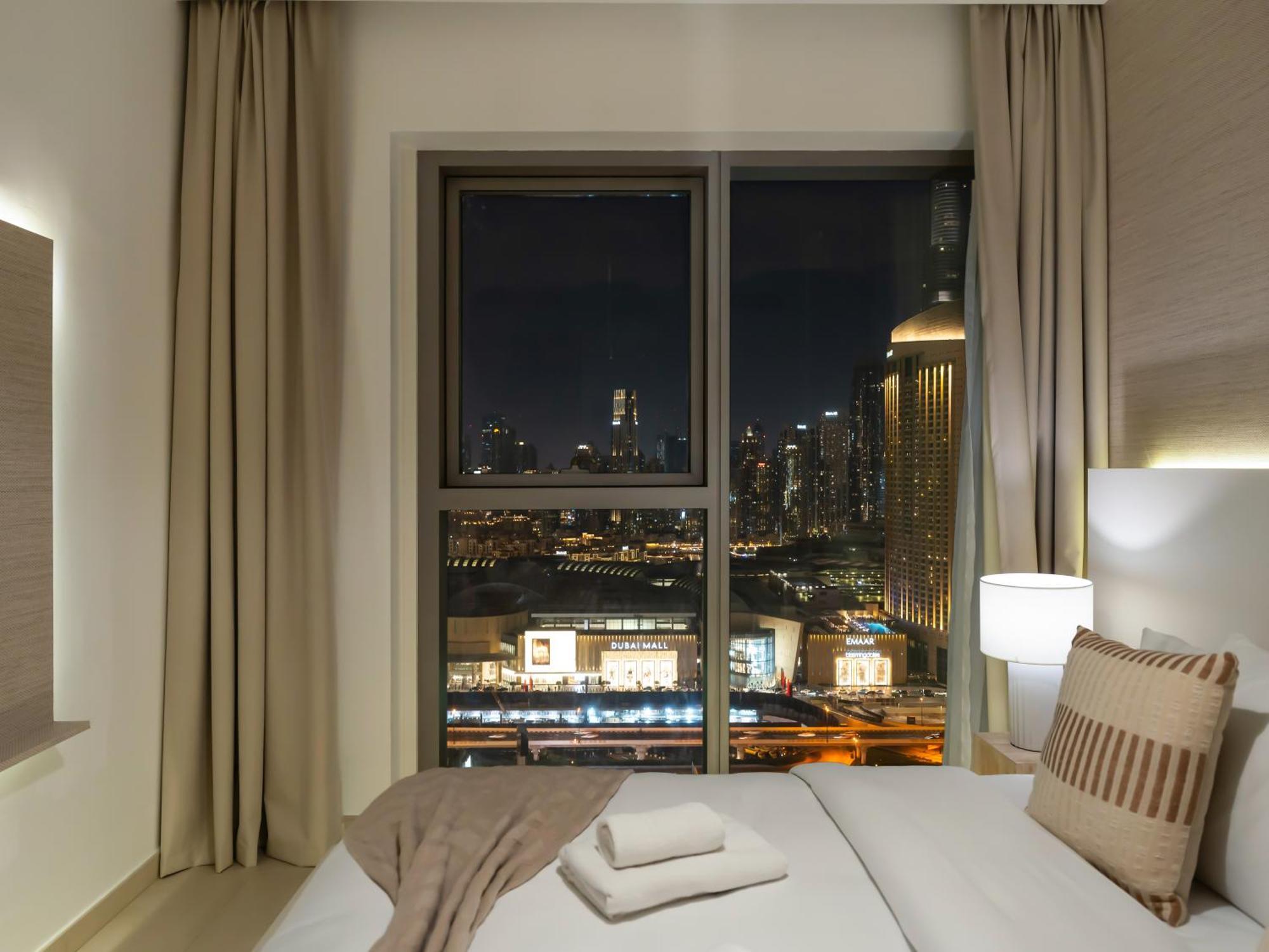 Lux 4bhk In Downtown, Burj Khalifa View Near Mall Dubai