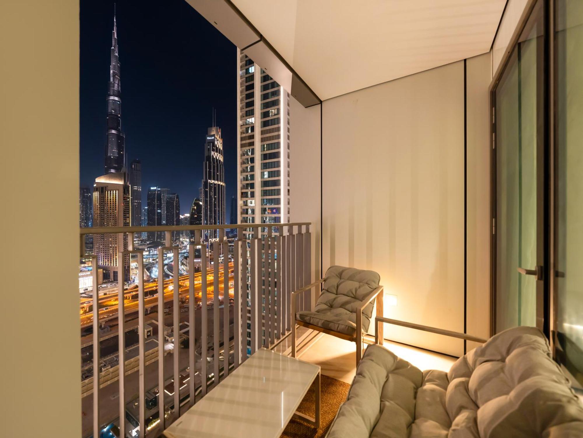Lux 4bhk In Downtown, Burj Khalifa View Near Mall Dubai