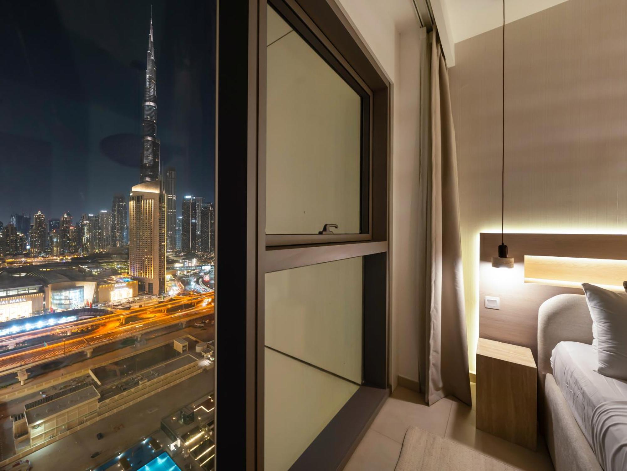 Lux 4bhk In Downtown, Burj Khalifa View Near Mall Dubai