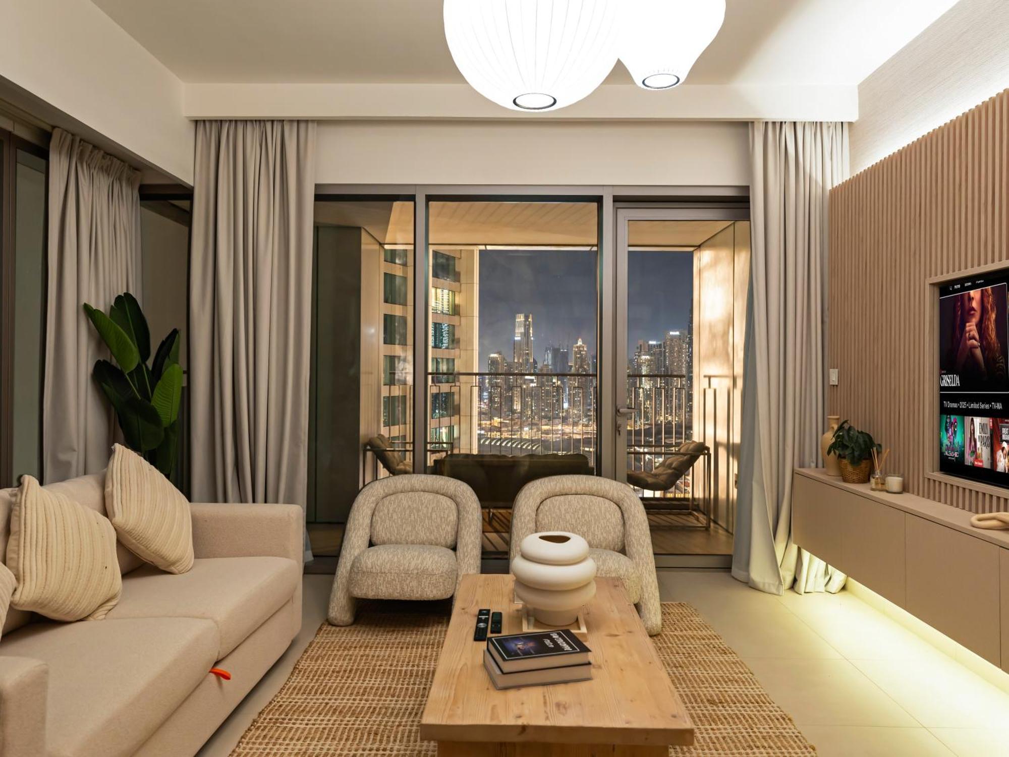 Lux 4bhk In Downtown, Burj Khalifa View Near Mall Dubai